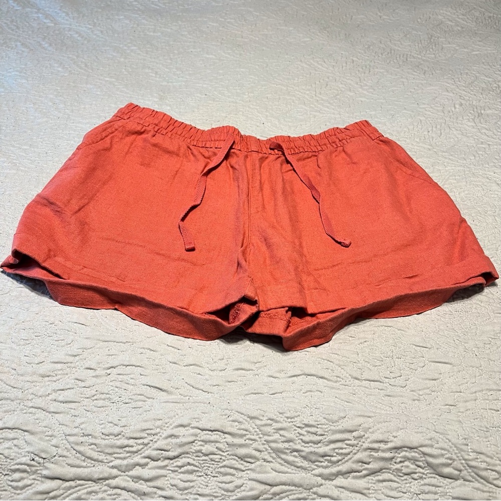 Old Navy Women’s Linen Blend Shorts. Size M